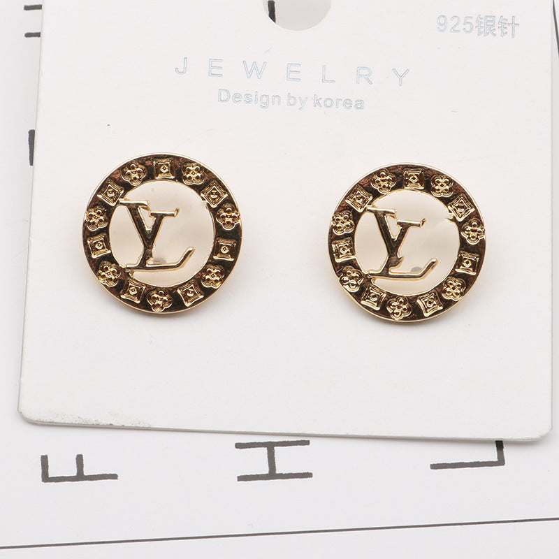 VL Stud Earrings 650067