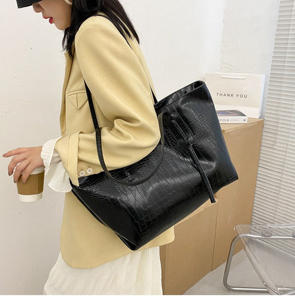 Crocodile Pattern Leather Shoulder Bag