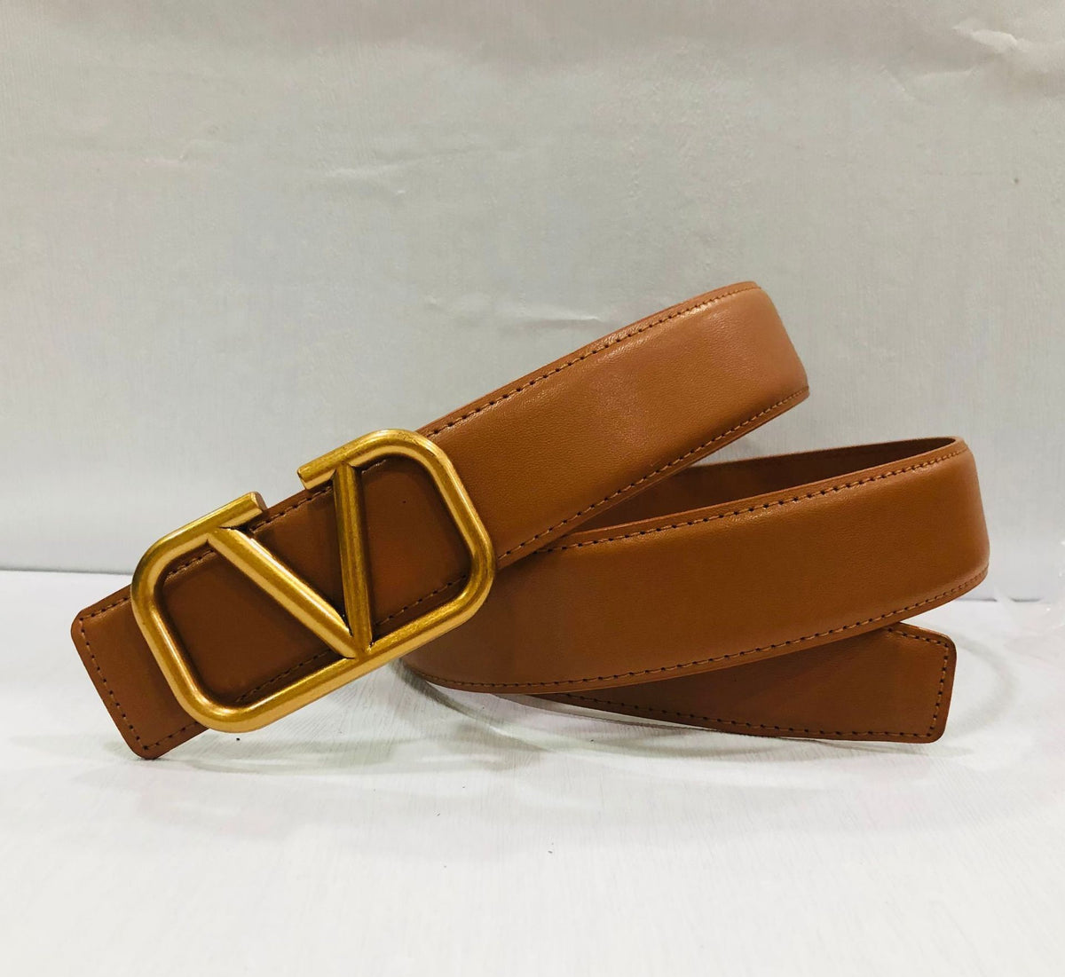 V Buckle Genuine Leather Belt – SaSaCoTnT