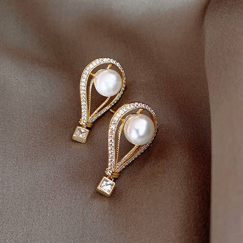 Pearl Crystal Temperament Earring